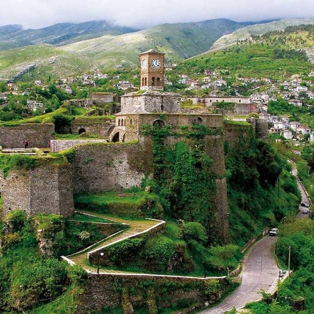 https://mydentaltour.com/wp-content/uploads/2025/01/Kalaja-Gjirokaster-4-640x640.jpg